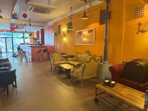Retail in Barcelona, Barcelona to rent Interior Photo- Image 2 of 21