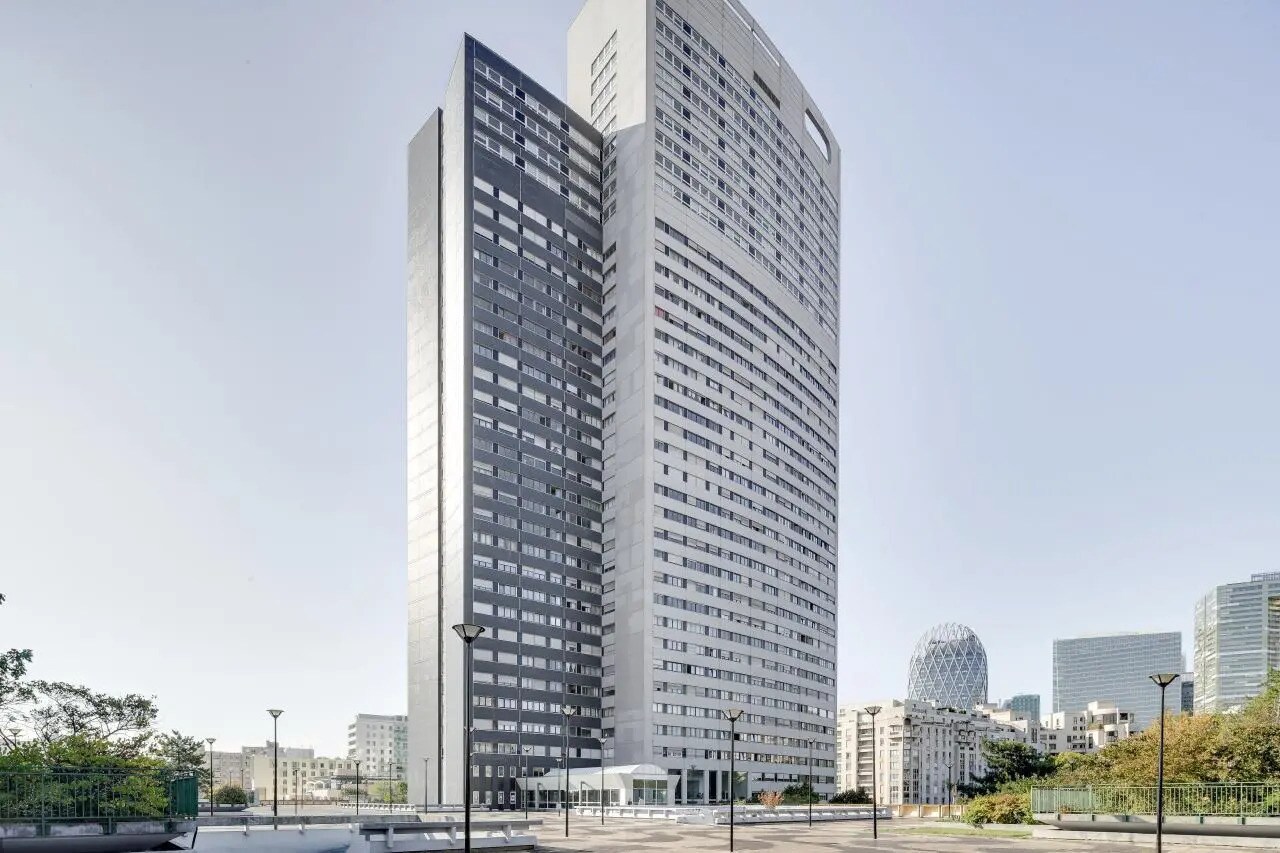 20 Ter Rue De Bezons, Courbevoie to rent Building Photo- Image 1 of 10