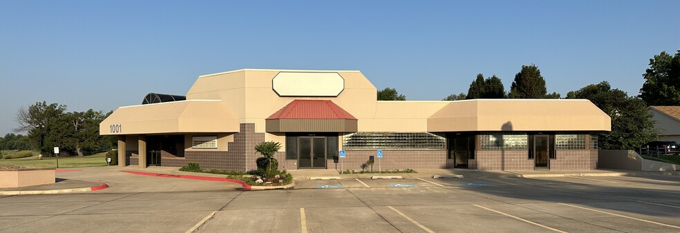 1001 S Douglas Blvd, Oklahoma City, OK for sale - Building Photo - Image 2 of 5