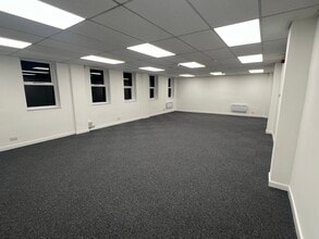 Rawmarsh Rd, Rotherham to rent Building Photo- Image 2 of 6