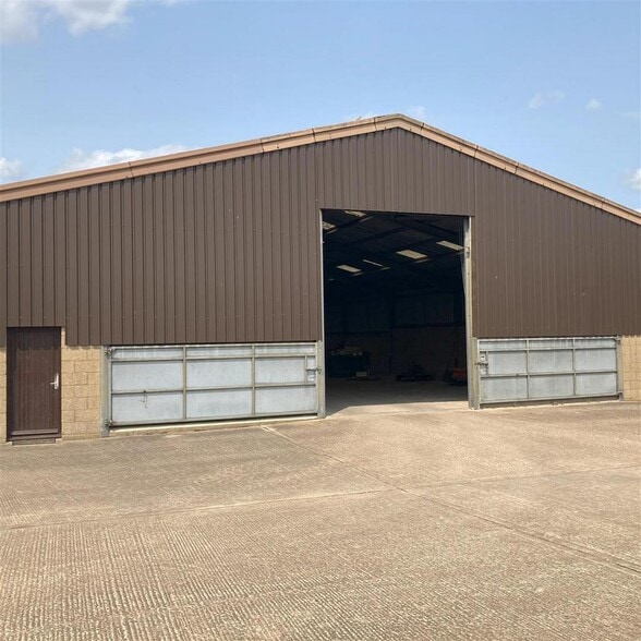 Baggrave Hall Rd, Leicester to rent - Building Photo - Image 3 of 8