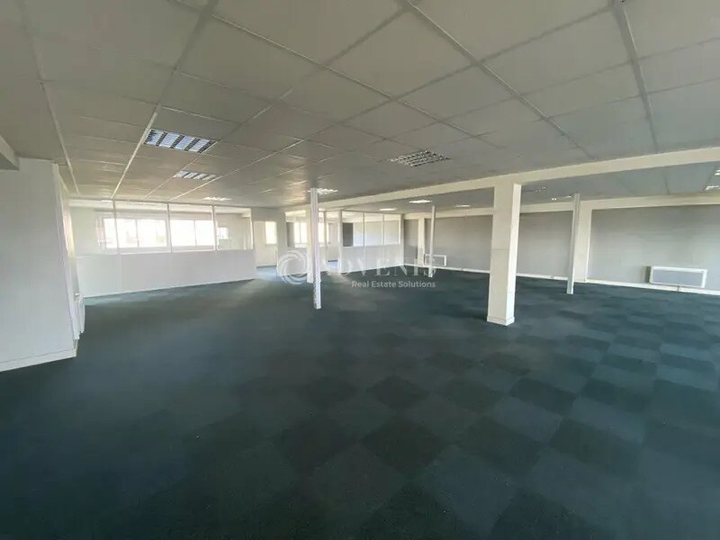Office in Neuilly-Plaisance to rent Interior Photo- Image 1 of 15