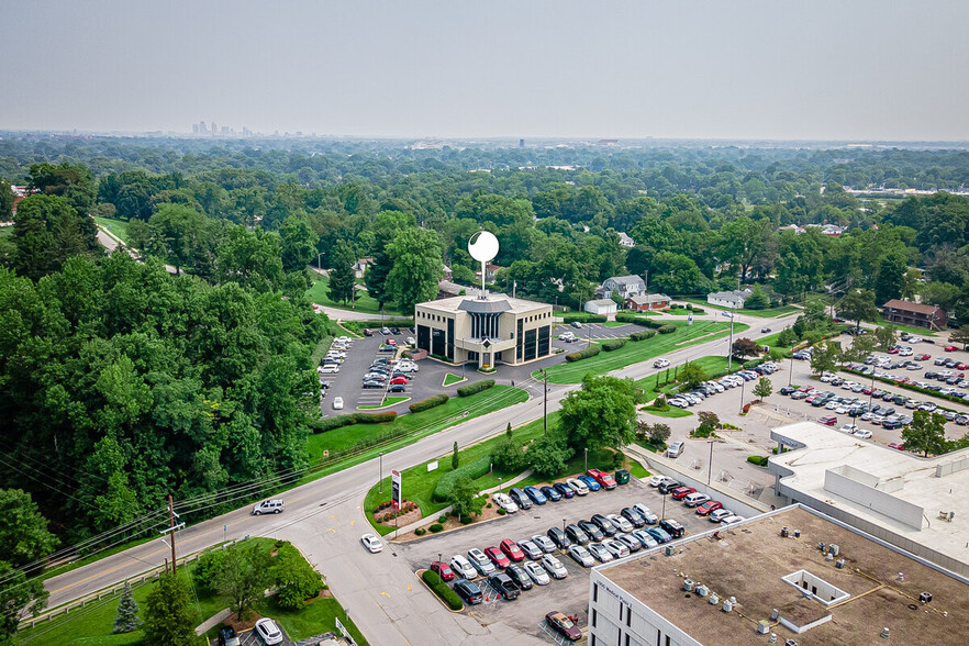 1700 Old Bluegrass Ave, Louisville, KY for rent - Building Photo - Image 1 of 9