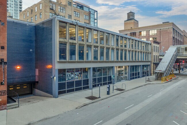More details for 225 W Superior St, Chicago, IL - Office to Rent
