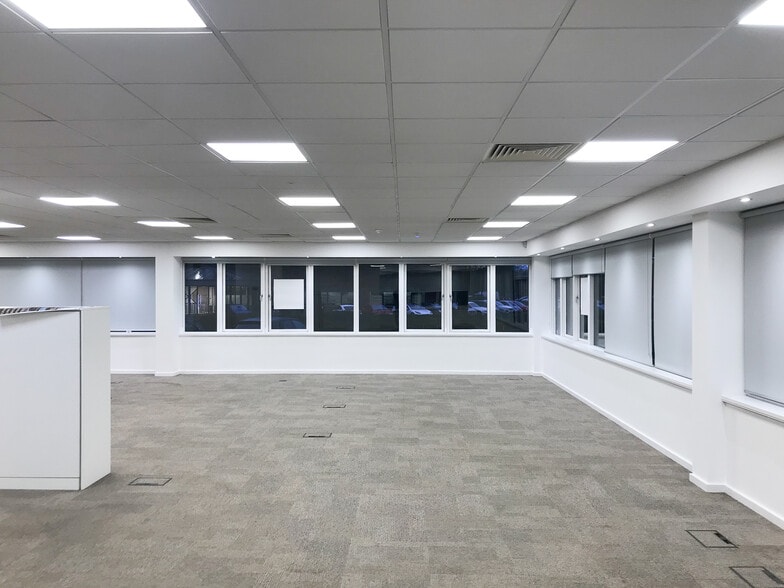 31-49 Caldecotte Lake Dr, Milton Keynes to rent - Interior Photo - Image 2 of 6