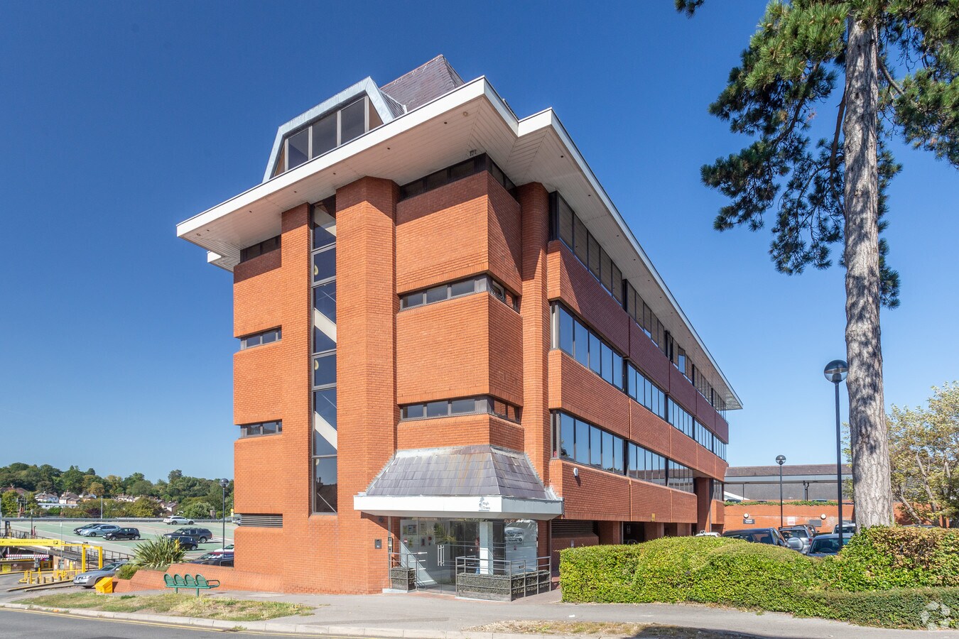 Hillfield Rd, Hemel Hempstead, HP2 4AA UK