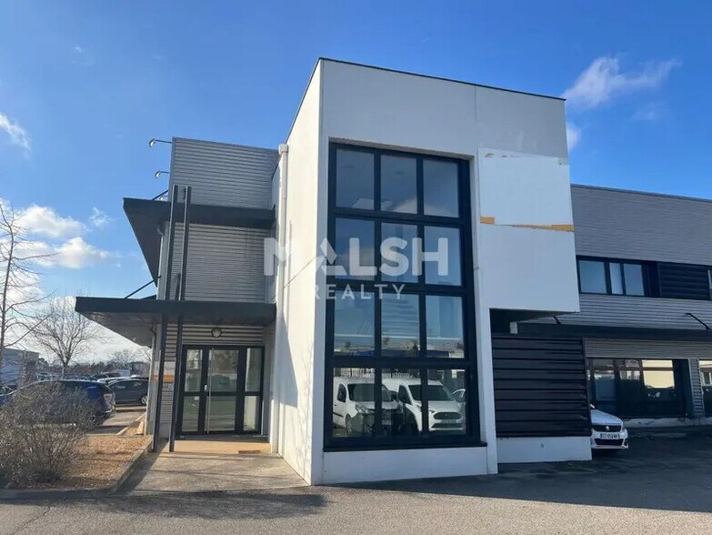 Light Industrial in Vaulx-en-Velin to rent - Building Photo - Image 3 of 63