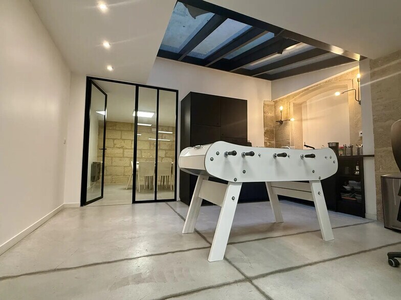Office in Bordeaux to rent - Interior Photo - Image 2 of 6