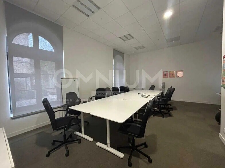 Office in Lyon to rent - Building Photo - Image 3 of 9