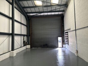 Canal Rd, Cwmbach to rent Interior Photo- Image 1 of 2