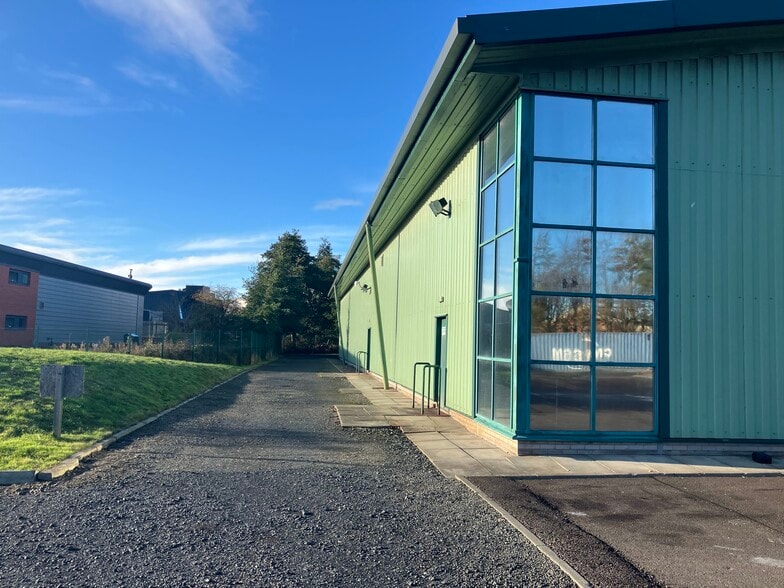 Pitreavie Cres, Dunfermline to rent - Building Photo - Image 3 of 11