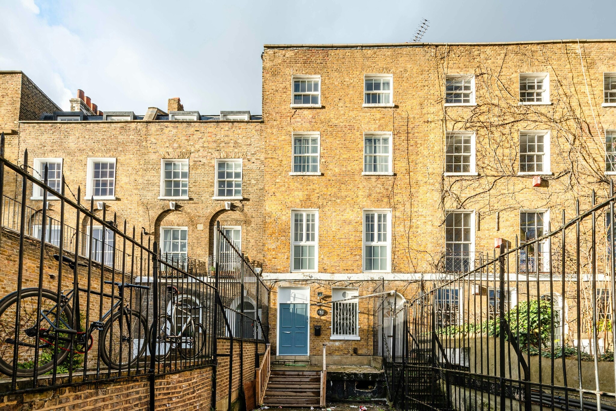 237 Hackney Rd, London to rent Building Photo- Image 1 of 4