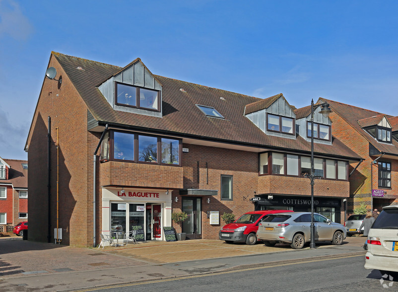 12-14 Hill Ave, Amersham for rent - Building Photo - Image 1 of 2