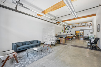 42 Dore St, San Francisco, CA for rent Lobby- Image 1 of 17