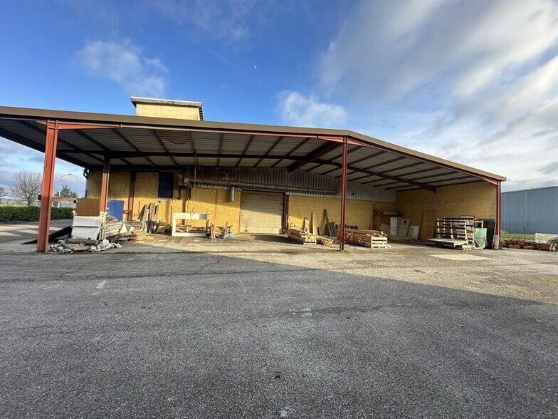 Light Industrial in Lentilly for sale - Building Photo - Image 3 of 7
