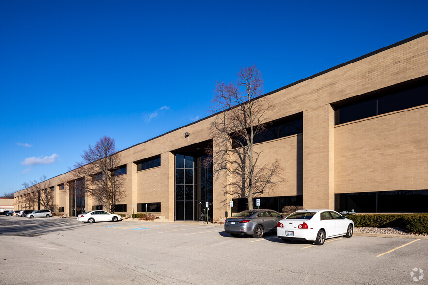 385 Fenton Ln, West Chicago, IL for sale - Building Photo - Image 1 of 1