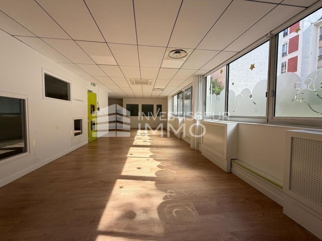 Retail in Vincennes for sale Building Photo- Image 1 of 14