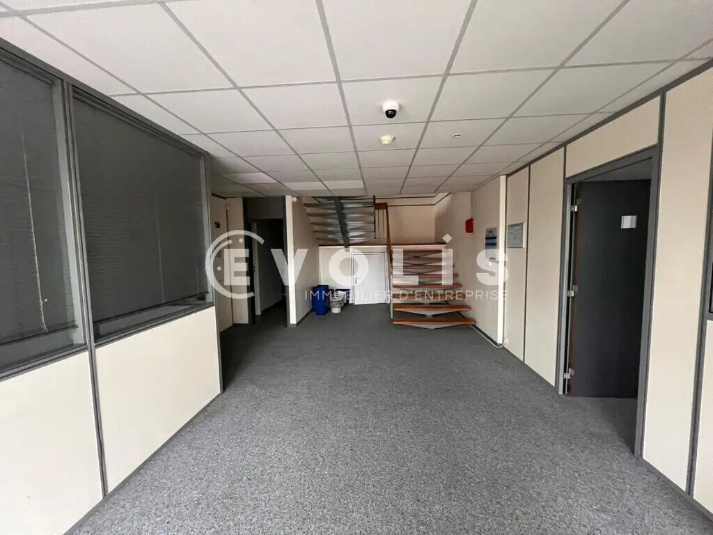 Location Bureaux 711 m² - Photo 1