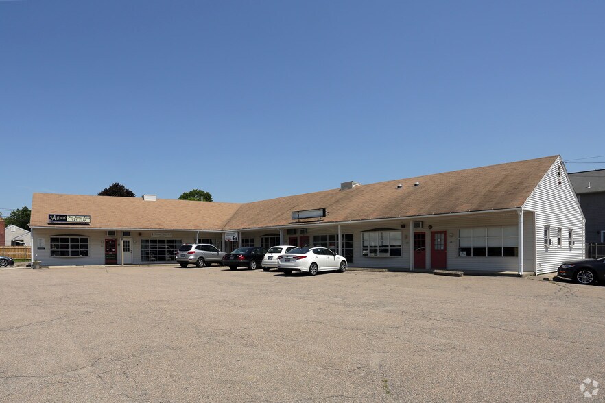 11571171 Main Ave, Warwick 02886 UK