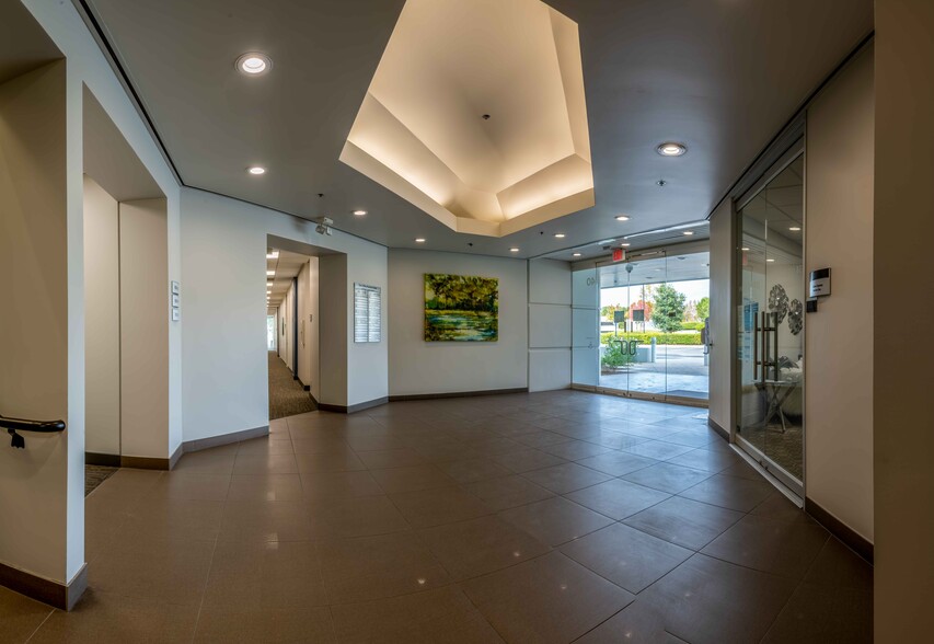 40 W Cochran St, Simi Valley, CA for rent - Lobby - Image 3 of 4