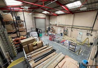 Redlands, Coulsdon to rent Interior Photo- Image 2 of 4