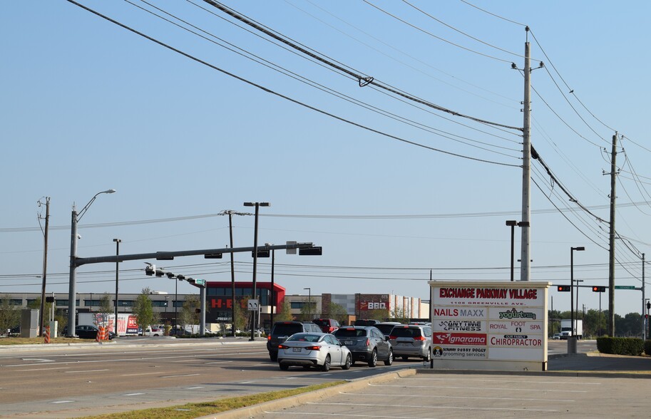 1108 N Greenville Ave, Allen, TX for rent - Building Photo - Image 2 of 7