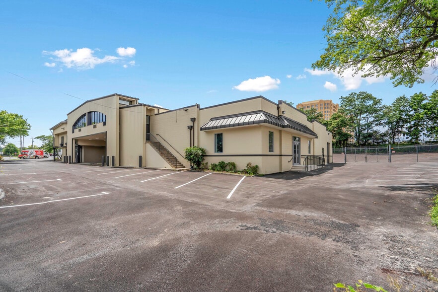 2355 Lewis Ave, Rockville, MD to rent - Building Photo - Image 2 of 21