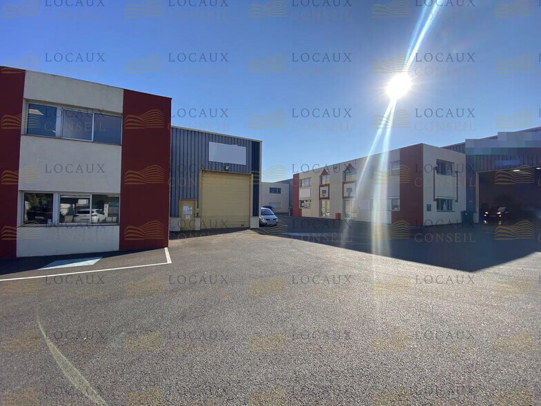 Light Industrial in Bezons to rent - Building Photo - Image 2 of 4