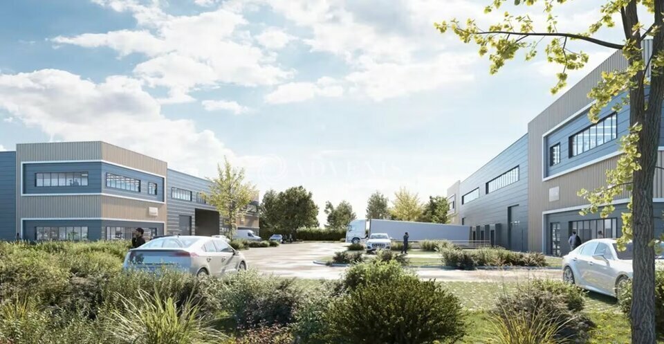 Light Industrial in Tremblay-en-France to rent - Building Photo - Image 1 of 3