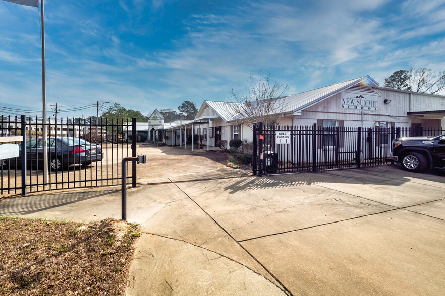 1417 Lelia Dr, Jackson, MS for sale - Building Photo - Image 1 of 1