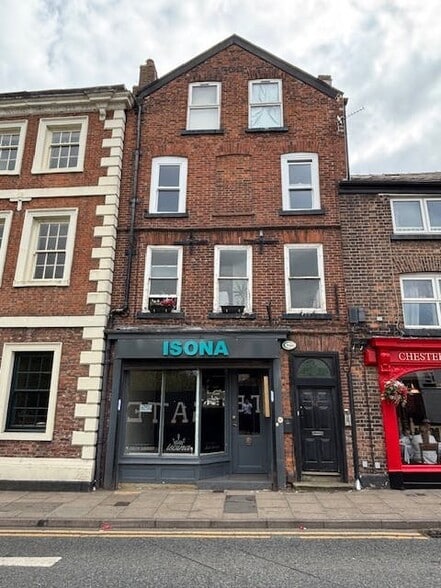 64 Chestergate, Macclesfield to rent - Building Photo - Image 1 of 7