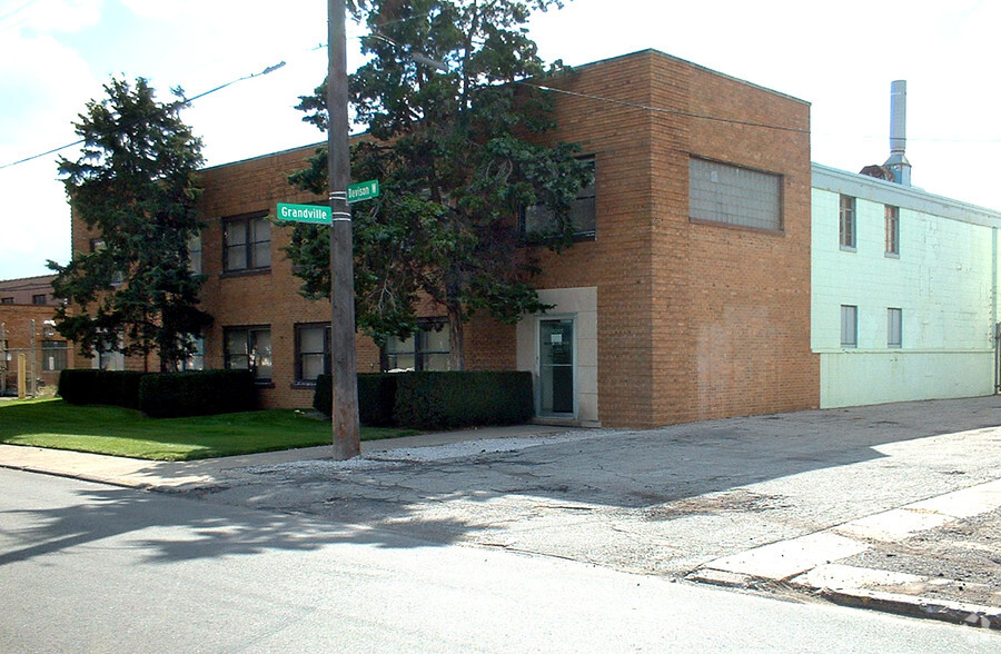 19255 W Davison St, Detroit, MI for sale - Primary Photo - Image 1 of 1