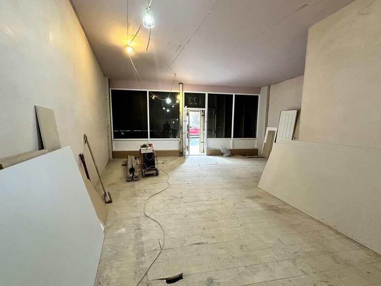 122-124 St Margarets Rd, Twickenham to rent - Interior Photo - Image 2 of 8