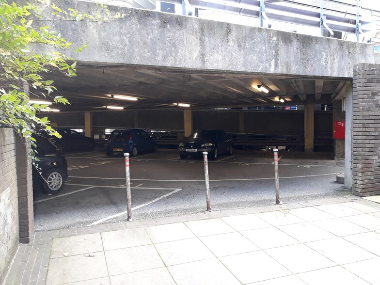 11-12 Crescent Rd, Tunbridge Wells for sale - Building Photo - Image 3 of 7
