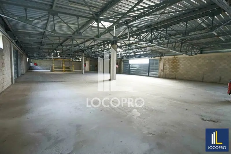 Light Industrial in Aubagne to rent Interior Photo- Image 1 of 9