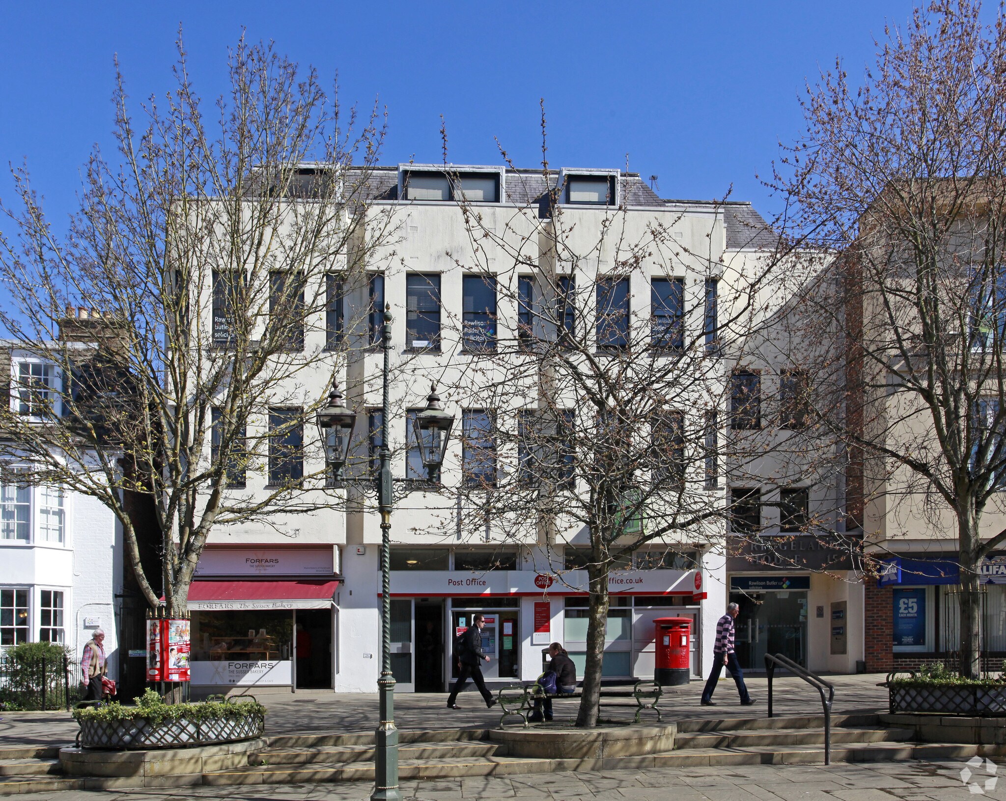 Carfax, Horsham to rent Building Photo- Image 1 of 4