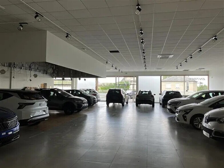 Retail in Bourges for sale - Interior Photo - Image 1 of 5