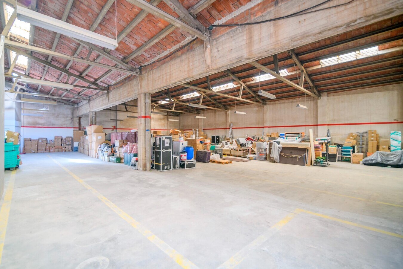 Manresa, BAR 08242 - Unit - - - Interior Photo - Image 2 of 25