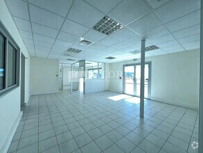 Office in Saint-Priest to rent Interior Photo- Image 2 of 22