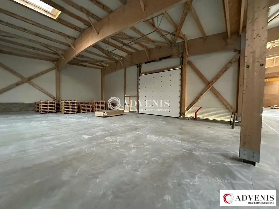 Location Local d'activités 500 m² - Photo 1