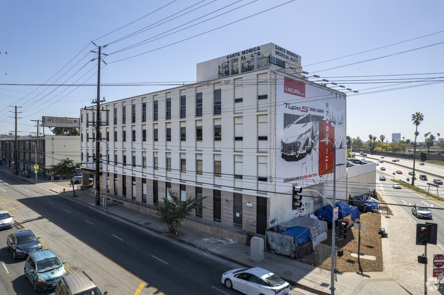 5300 Santa Monica Blvd, Los Angeles, CA for rent - Building Photo - Image 2 of 5