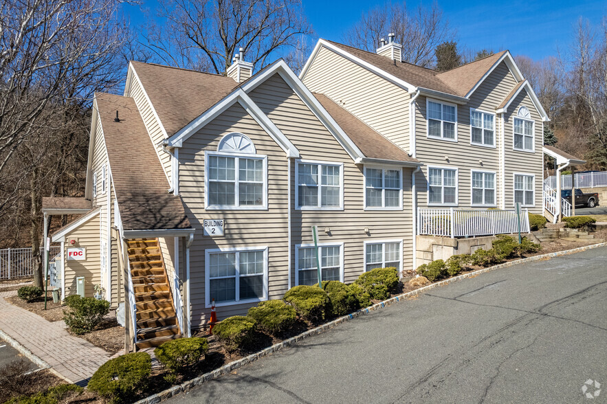 25-51 Springholm Dr, Berkeley Heights, NJ for sale - Building Photo - Image 1 of 1