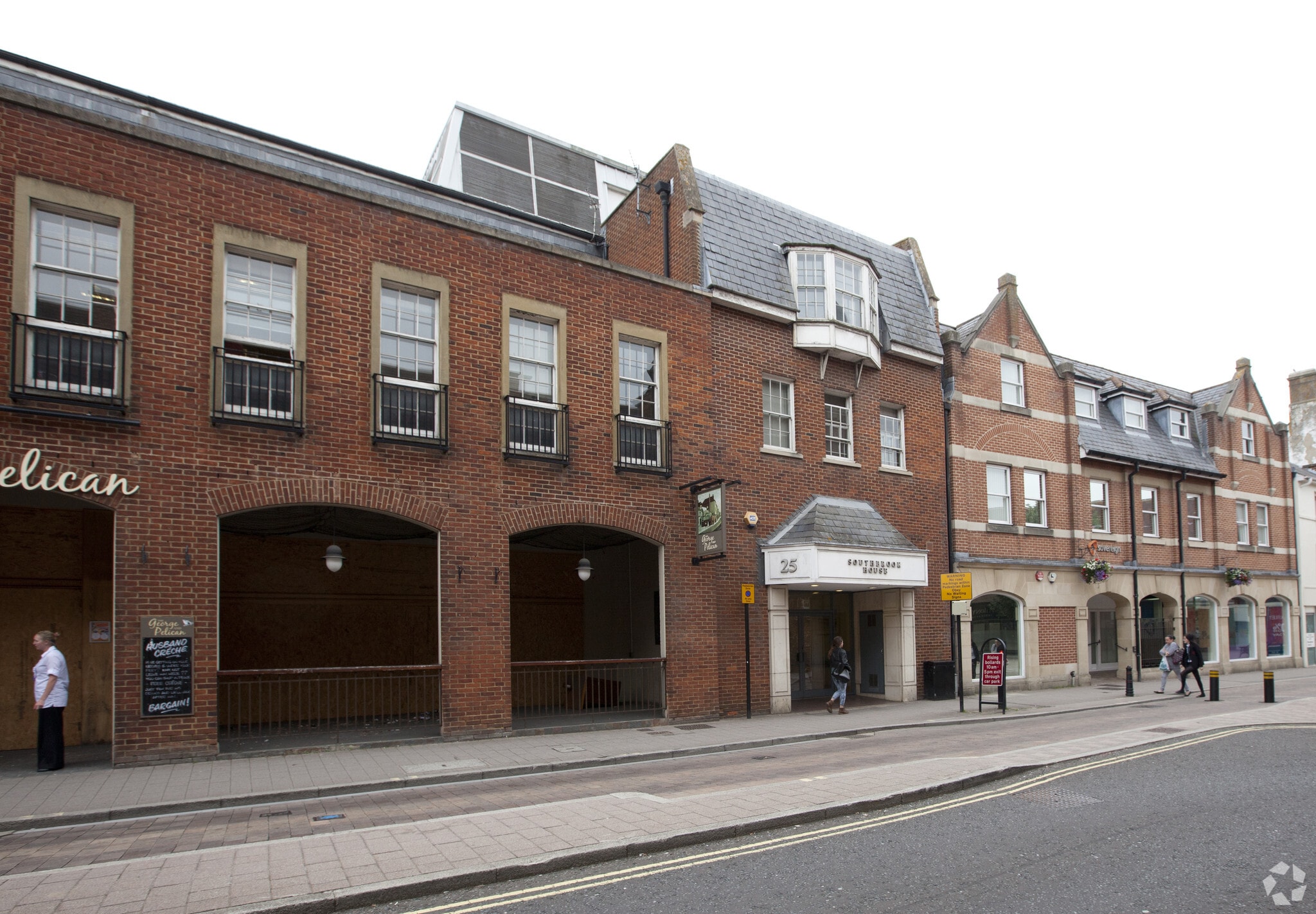 25-27 Bartholomew St, Newbury for sale Primary Photo- Image 1 of 1