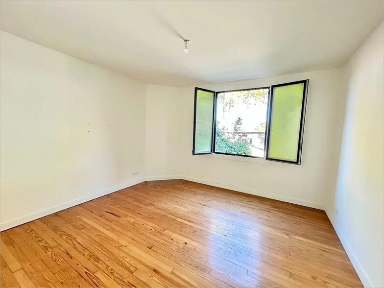 50 Route De Paris, Fenouillet to rent - Interior Photo - Image 3 of 21