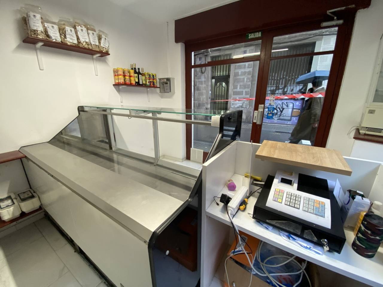 Retail in Barcelona, Barcelona to rent Interior Photo- Image 1 of 6