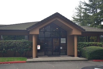 1800 NE 44th St, Renton, WA to rent Interior Photo- Image 1 of 4