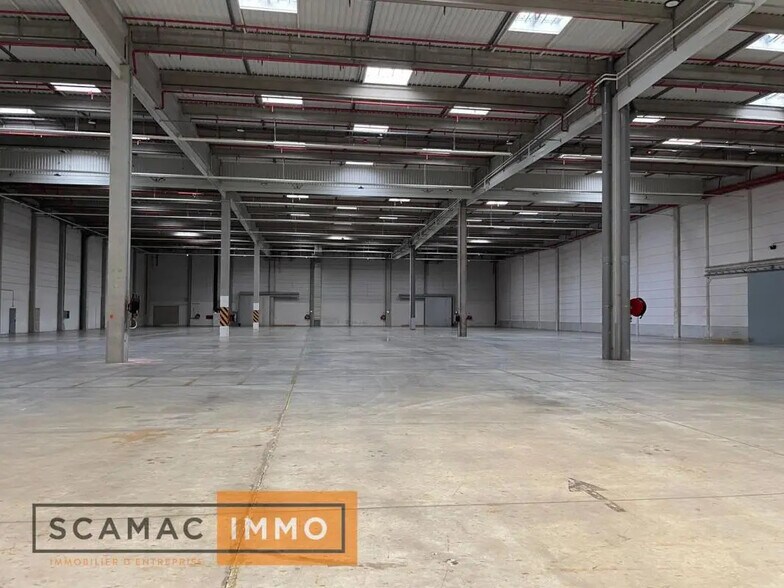 Office in Combs-la-Ville to rent - Interior Photo - Image 2 of 5