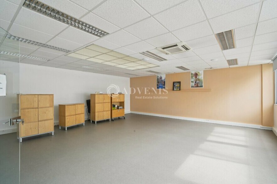 Light Industrial in Villiers-sur-Marne to rent - Interior Photo - Image 2 of 12