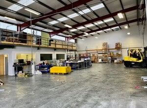 Unit 23 Romsey Industrial Estate, Greatbridge Rd Rd, Romsey to rent Interior Photo- Image 2 of 3