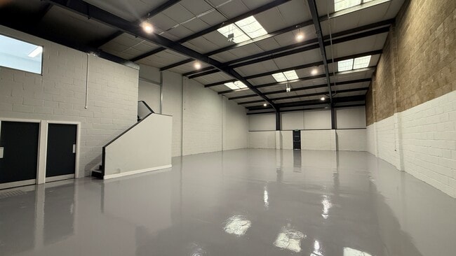 More details for 1-4 Units 2, 7 & 8, Pin Green Industrial Estate, Stevenage - Industrial to Rent